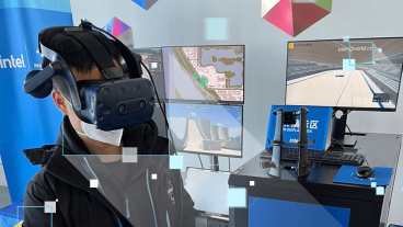 Foto in voller Größe einblenden:  Mann, der ein VR Headset aufhat