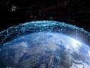 Satellitenansicht der Erde mit Überlagerung des globalen Kommunikationsnetzes